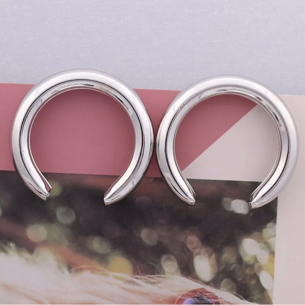 Large thick silver crescent 🌙 moon hoop earrings - Picture 2 of 5